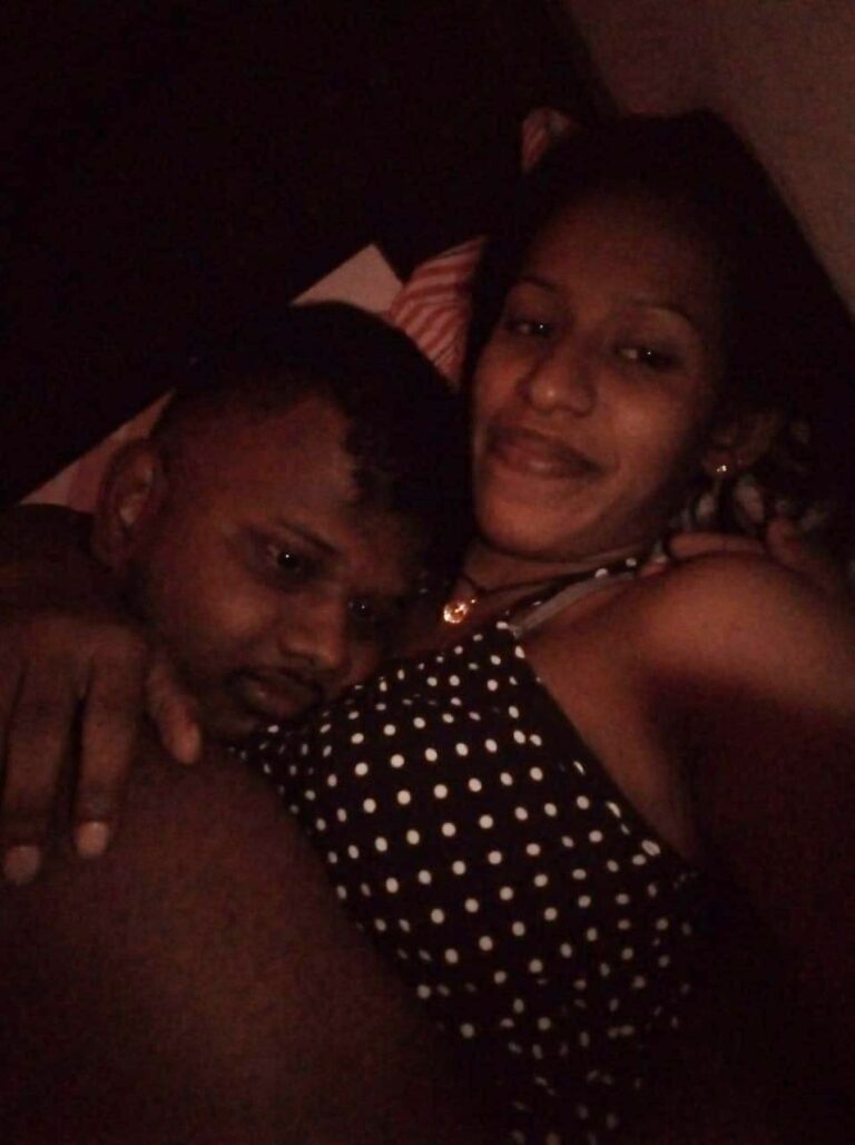 Srilankan girl smooching and nude pic and