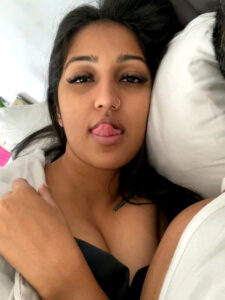 NRI housewife boobs showing at early