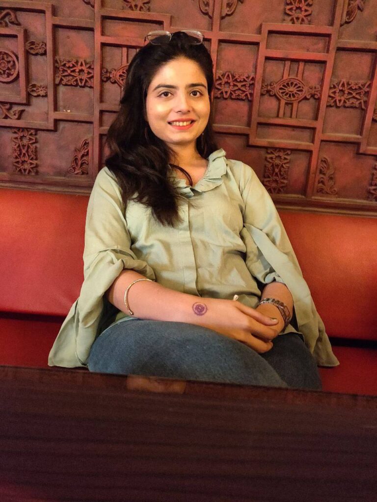 newly married cute wife boobs showing to