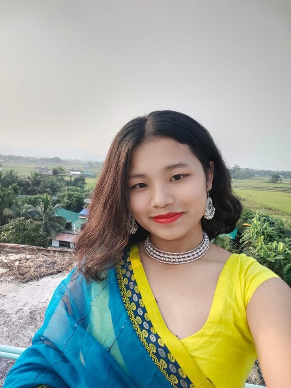 Assamese bhabhi nude before the mirror