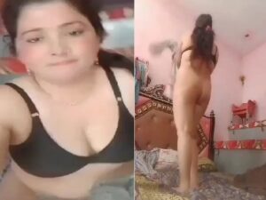 bhabhi in black bra shows pussy and ass nude