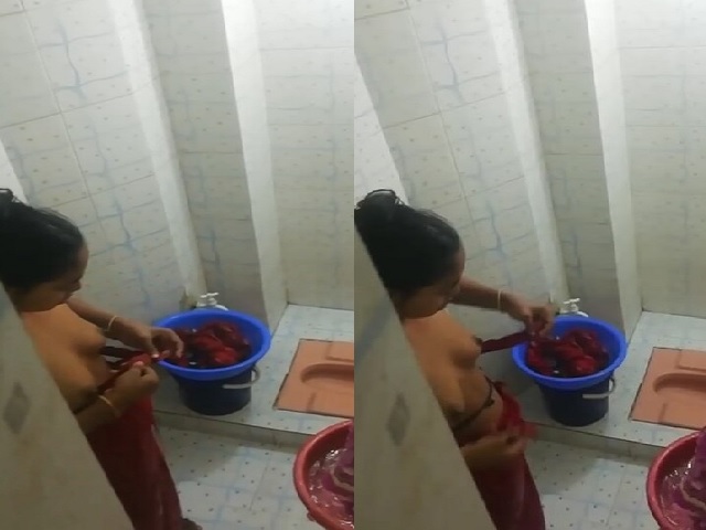 boobs show in bathroom by hot bhabhi before