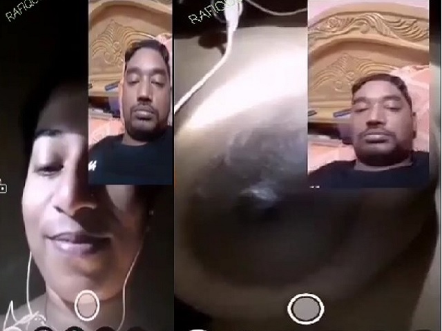 close boob show of sexy girlfriend on video