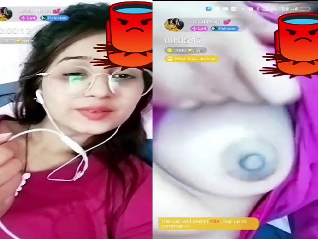 cute girl flashes boobs in Chamet Pakistani sex