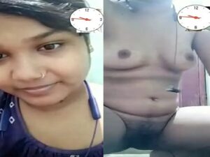 girlfriend showing tight pussy in nude video call