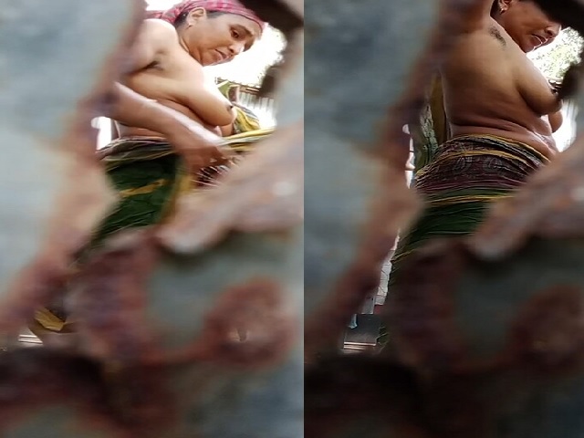 mature MILF nude bath through hole on wall viral