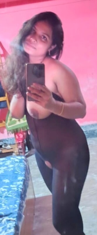 Indian girl in lingerie posing nude in sex