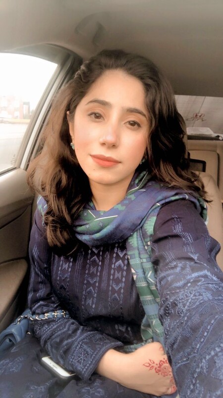 Mumbai Muslim girl topless playing with sexy