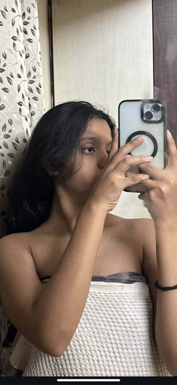 girlfriend in towel shows big boobs and naked