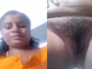 mallu aunty showing hairy pussy to Facebook