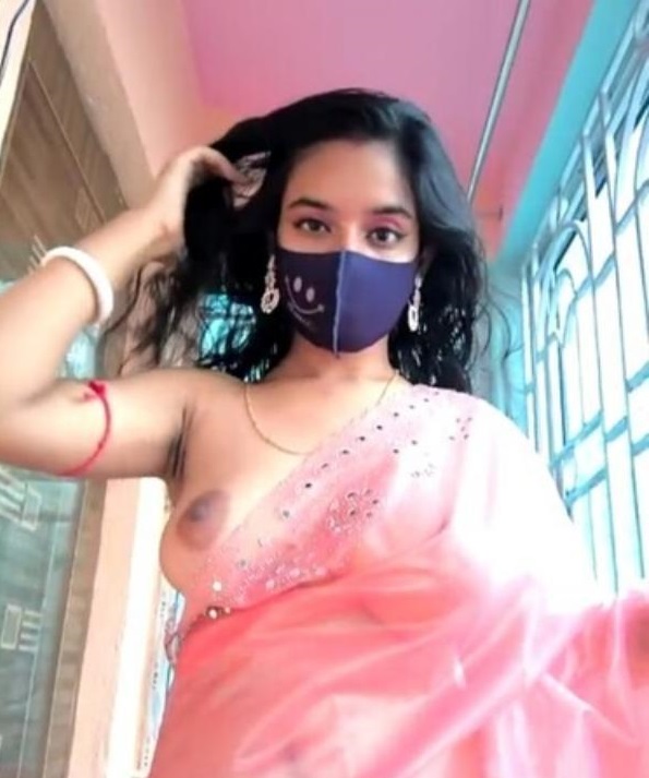 Bengali slut in saree revealed big boobs and