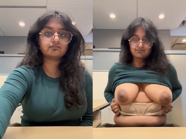 S24 camera capture sexy GF showing huge boobs viral
