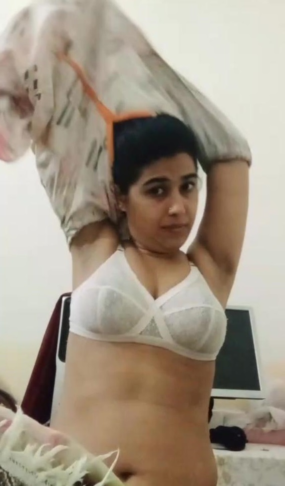 Tamil widow wife Kausalya in bra and topless photos