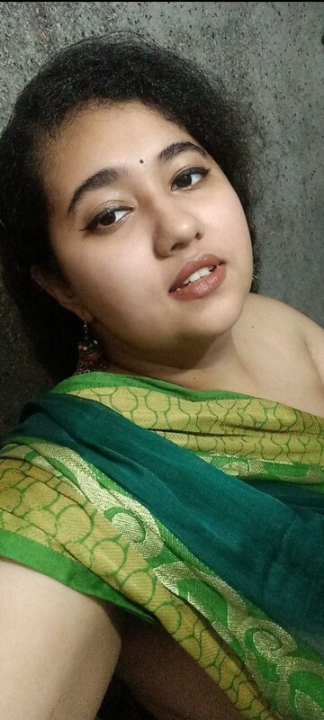 curly hair desi aunty showing boobs after removing