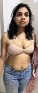 beautiful girlfriend hairy pussy and naked show on
