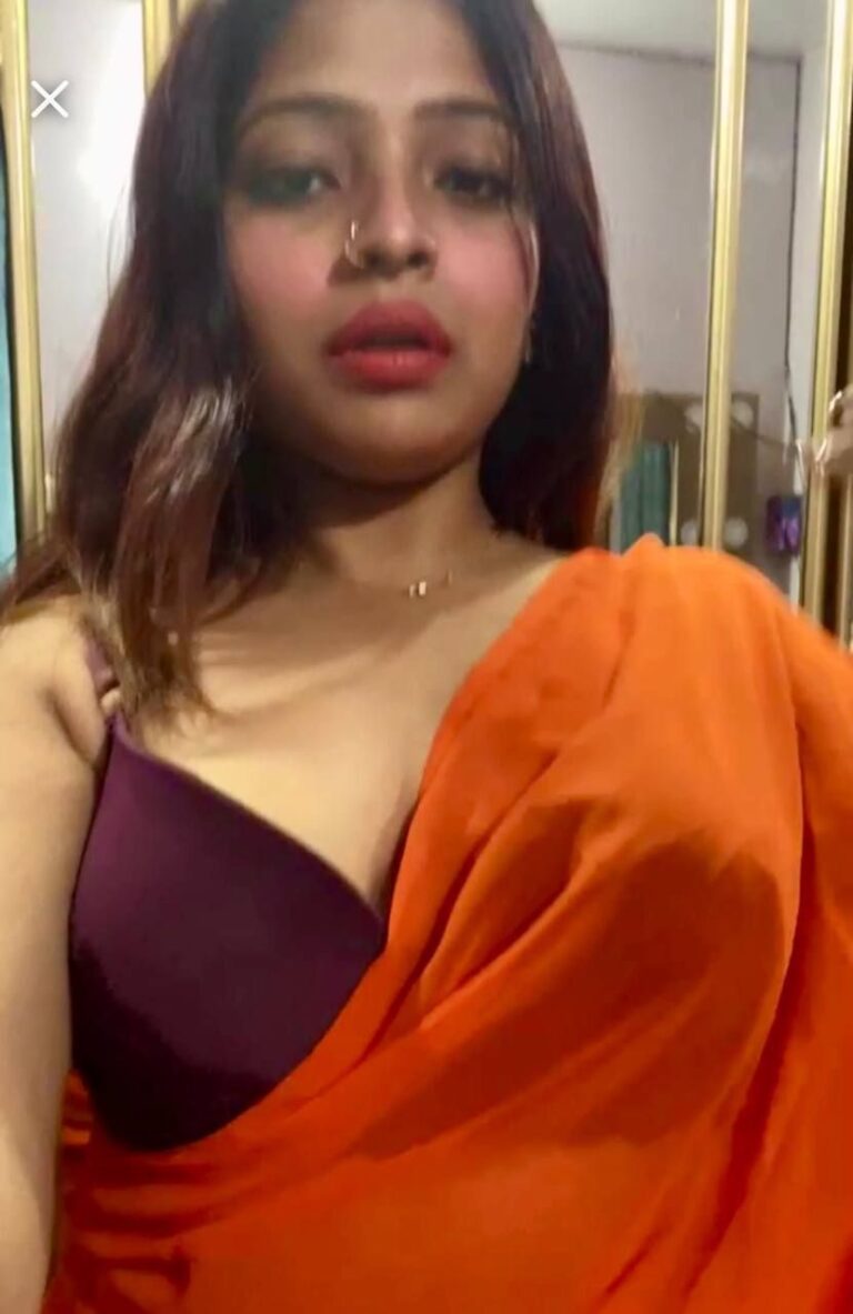 big ass girlfriend strip and showing her naked