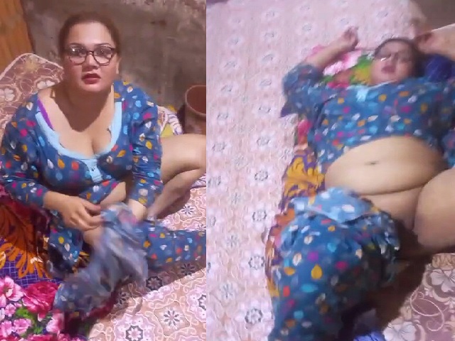 chubby village slut pussy showing to client with