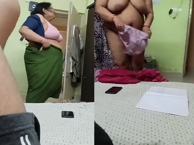 daughter recording mom nude body viral dress