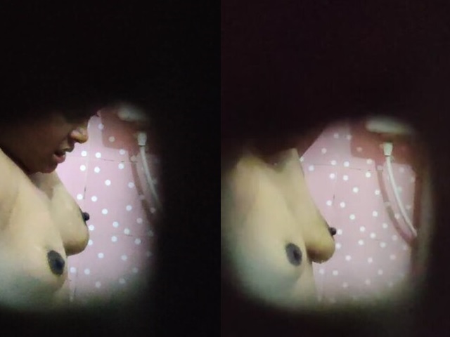 mom bathing caught through hole by horny