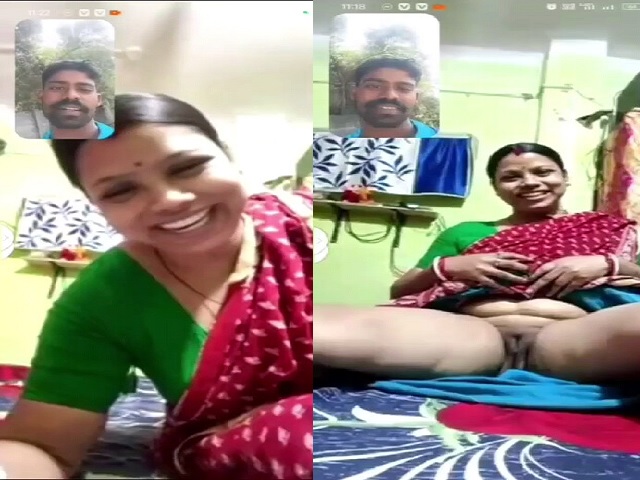 village aunty saree lifting naked pussy viral