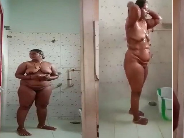 Tamil BBW nude bath with door open for pervert