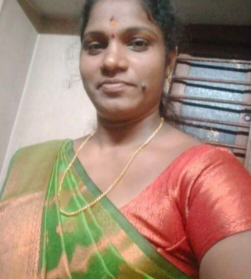 Tamil wife stripping saree and showing nude body