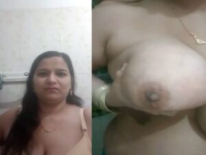 bhabhi holding milky boobs in Pakistani solo nude