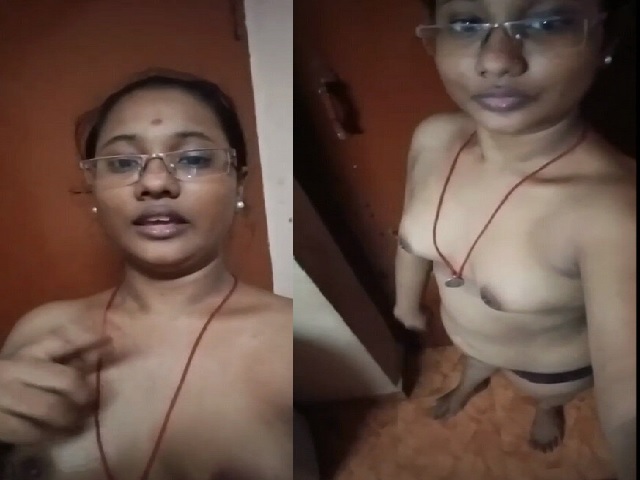 bhabhi saying love you and showing nude