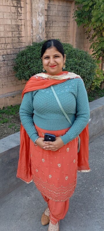 busty Indian aunty bath and nude photos