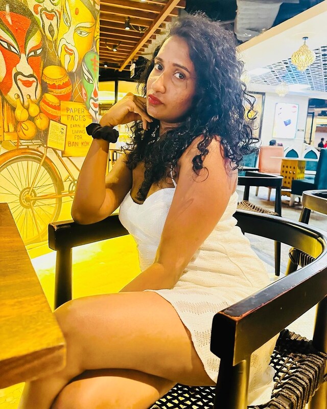 curly hair Indian girl nude blowjob to big