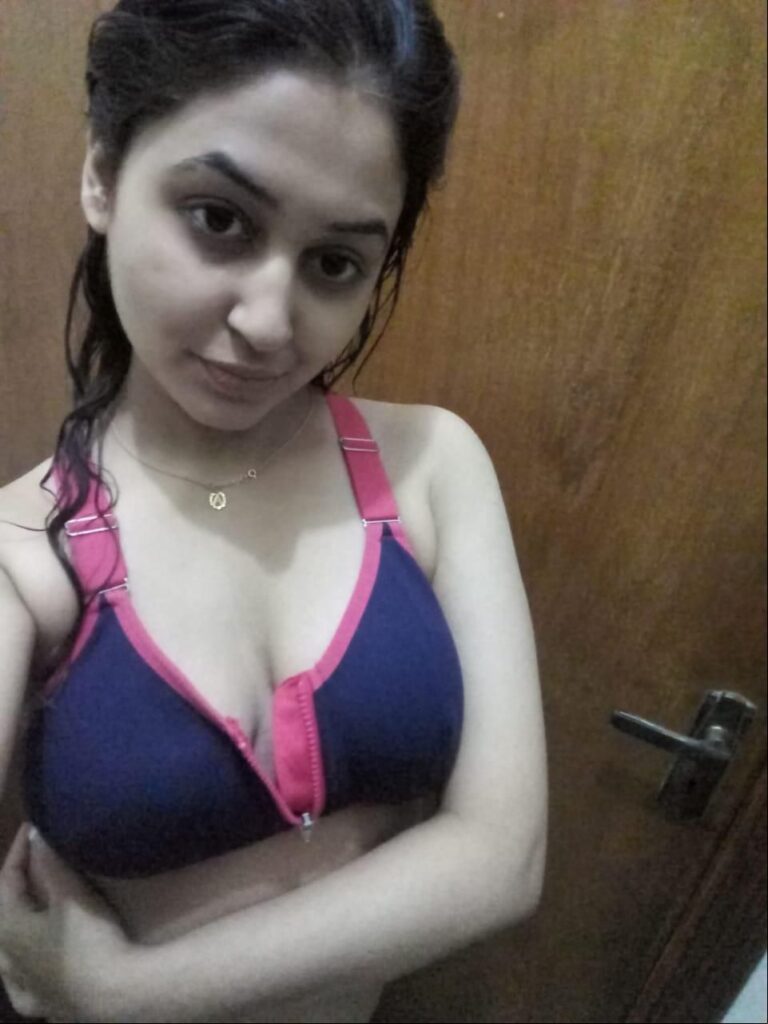 gorgeous girl in bra shows topless body to