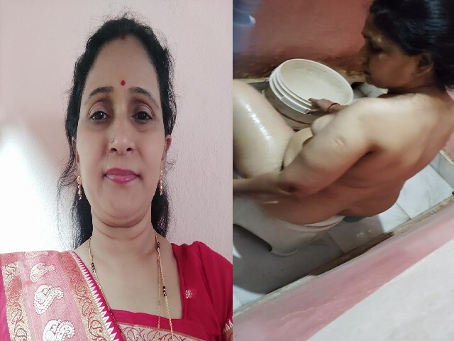 mature bhabhi bathing naked caught by