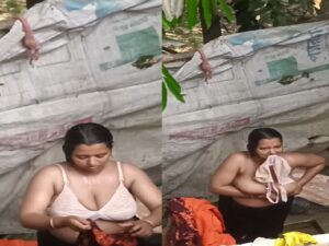 outdoor bath bhabhi showing huge milk