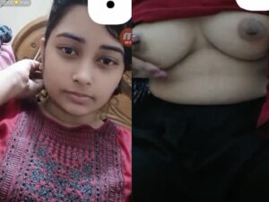 beautiful Chamet cam girl nude round boobs