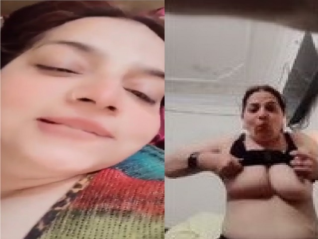 desi lady role play and naked fingering