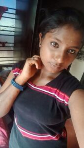 dusky Tamil girl topless selfies for