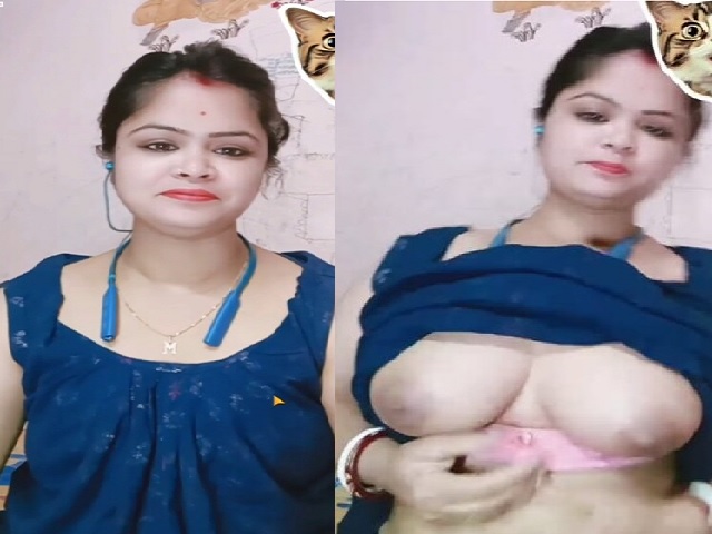 horny Bengali boudi video call nude show