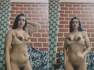 gorgeous maal milky boobs pushed up fully in her