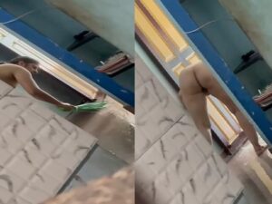 mom cleaning bathroom in naked caught by