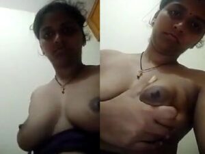 South Indian wife boobs showing selfie for