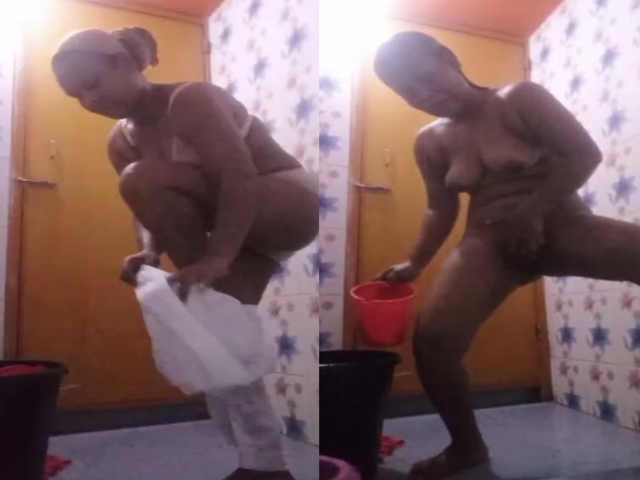 bhabhi in bathroom baths and fingers cunt in horny