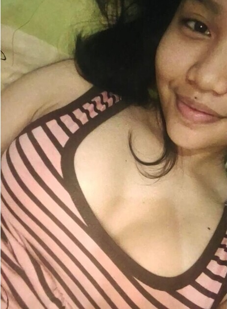 cute Northeast girl topless photos shared with