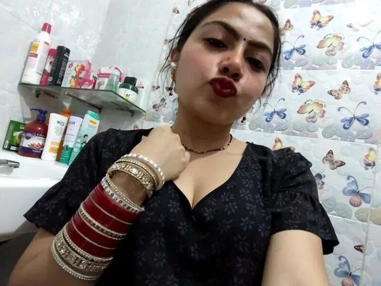 Punjabi wife nude body exposing with