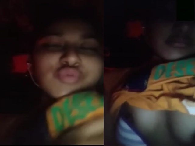 big lips Bengali girl boobs show to lover on video