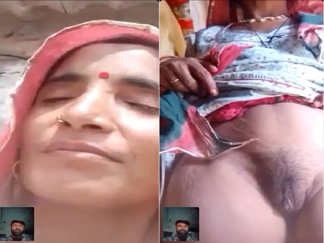 mature village Hindi bhabhi showing hairy