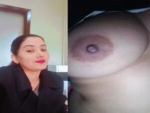 unsatisfied Punjabi MILF shows nude boobs and