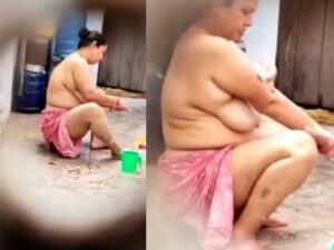BBW bathing outdoor caught through hole by