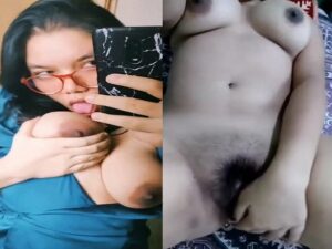 booby Marathi girlfriend playing with her boobs and