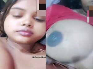 chubby bhabhi on video call showing big boobs and
